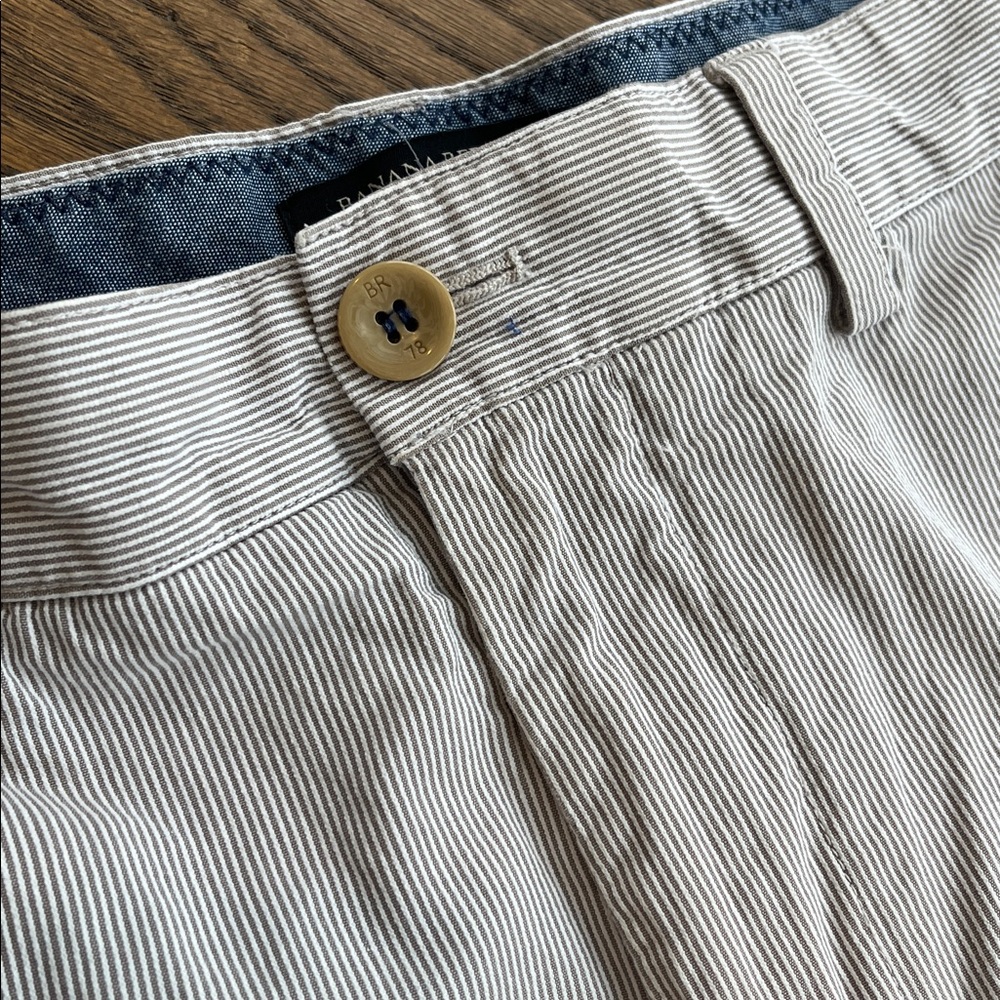 Banana Republic Aiden corded tan white stripe Flat Front Shorts size 33